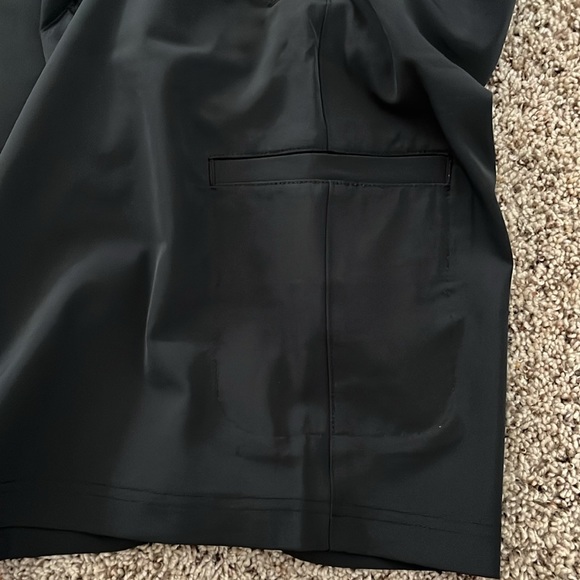 Size 38 black Nike Golf shorts. - Picture 3 of 4